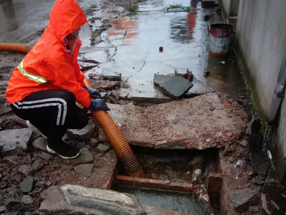 运河专业清理污水池 炜誉市政以规范流程守护城市 “肠道”